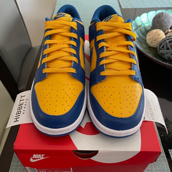 UCLA Nike Dunk - Picture 3 of 8